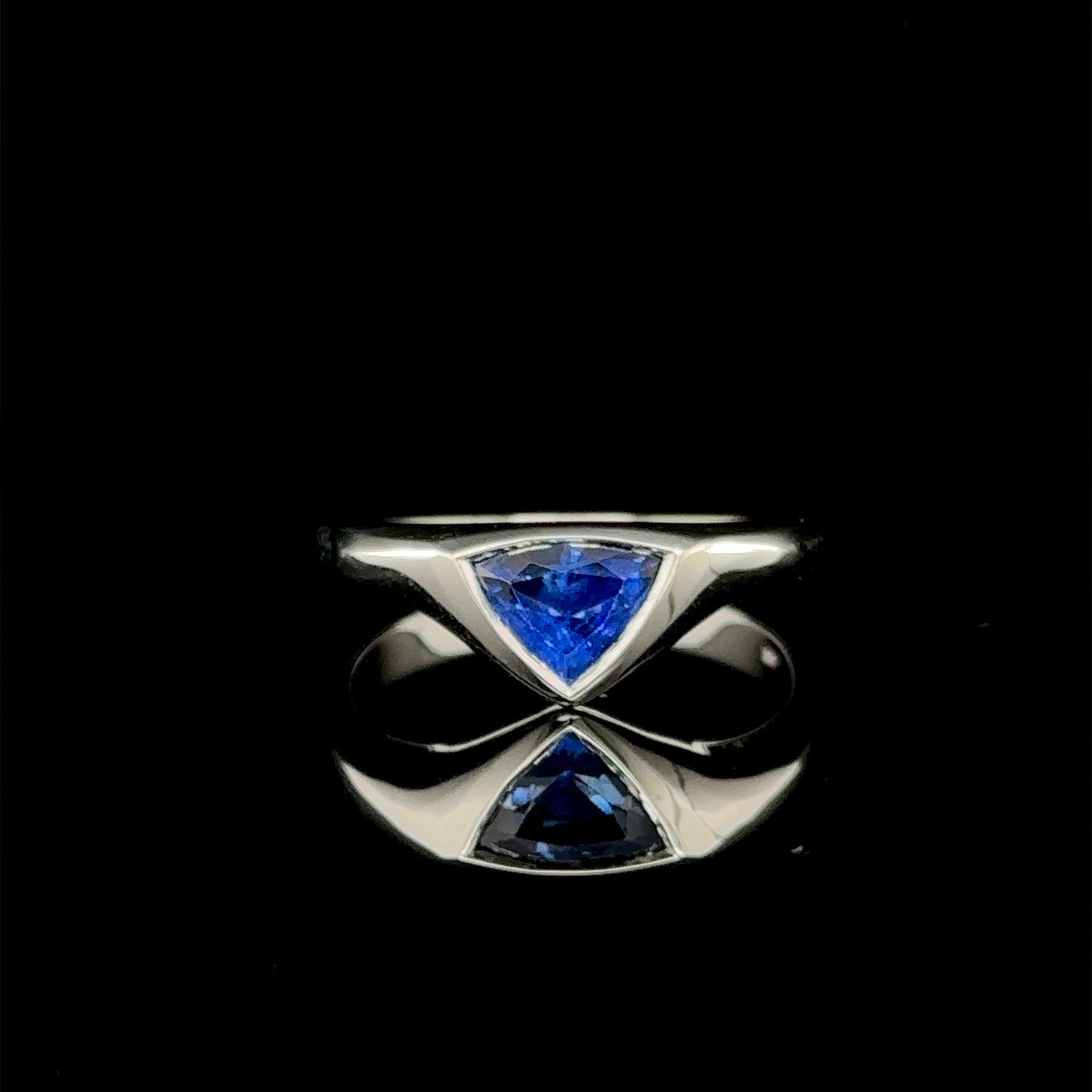 1.69 carat Sapphire Signet Ring