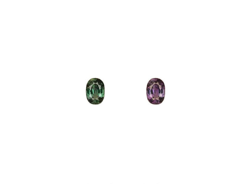 Oval alexandrite gemstone, 0.27 ct, green and purple color shift