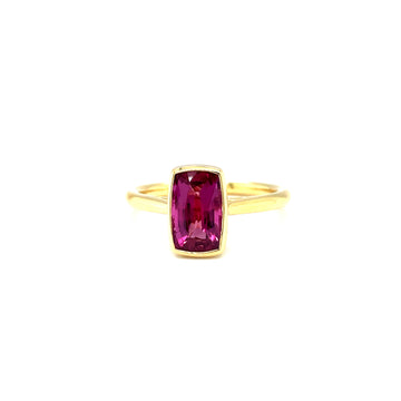 18k yellow gold ring with square faceted deep pink-red gemstone