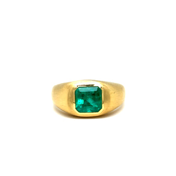 18k yellow gold ring with emerald-cut green gemstone bezel setting