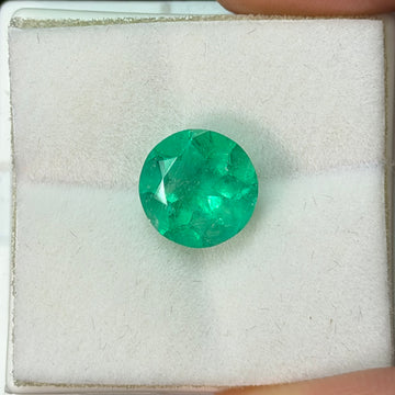Round green emerald gemstone, faceted