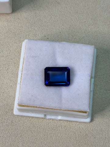4.76 ct tanzanite gemstone, blue cushion-cut rectangular stone