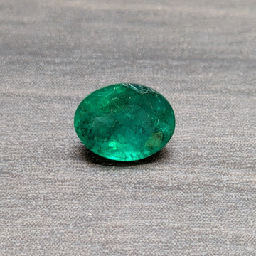 Oval green emerald gemstone, oval cut, loose stone, 0.92 ct