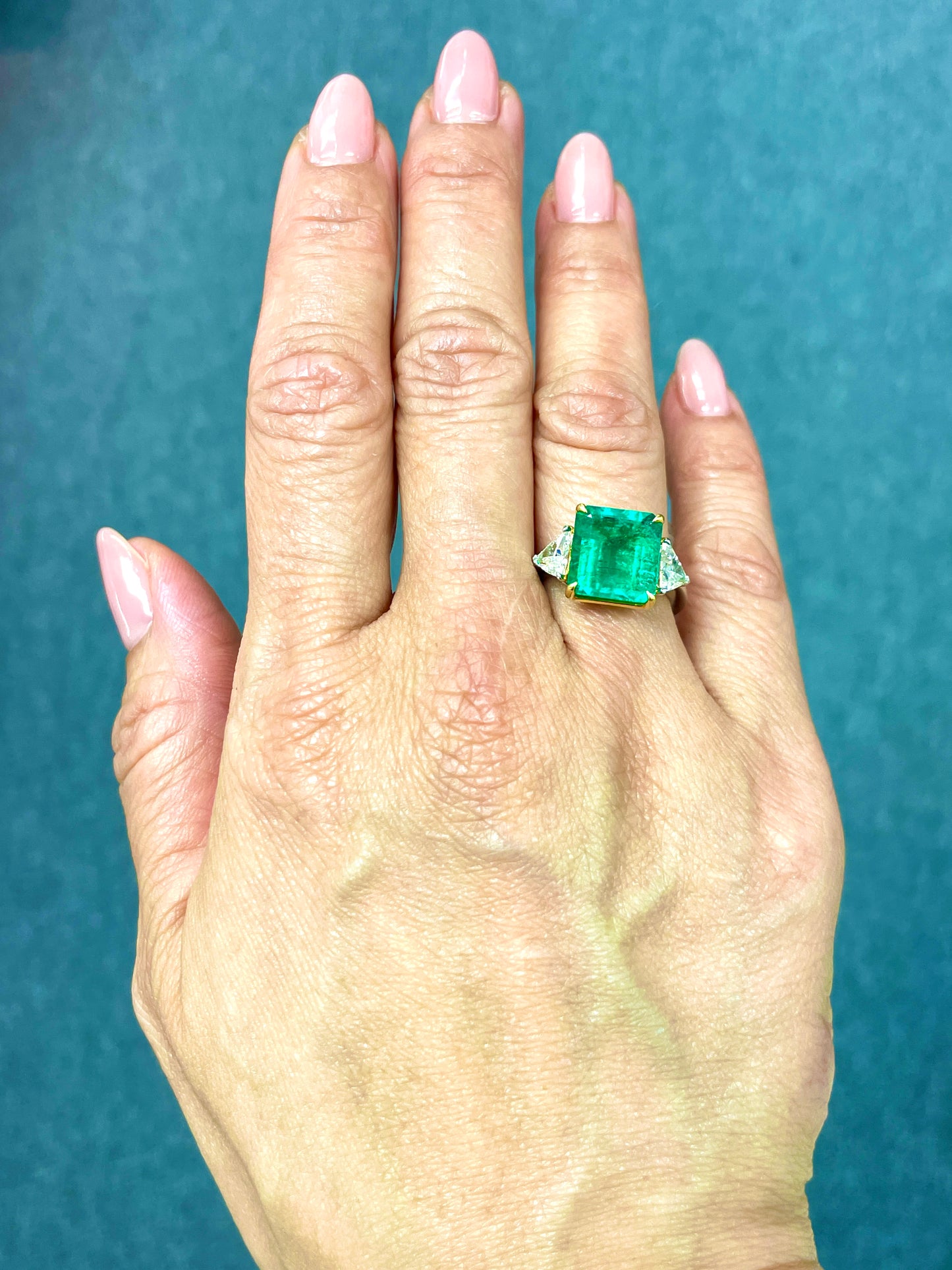 5.08 Carat Colombian Emerald and Diamonds Ring