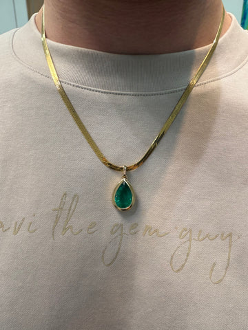 14k yellow gold emerald teardrop pendant necklace with thin chain