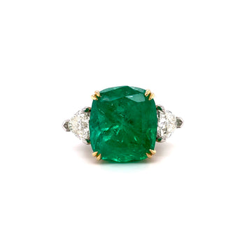 Emerald and diamond ring with cushion-cut emerald in yellow gold prongs, platinum details