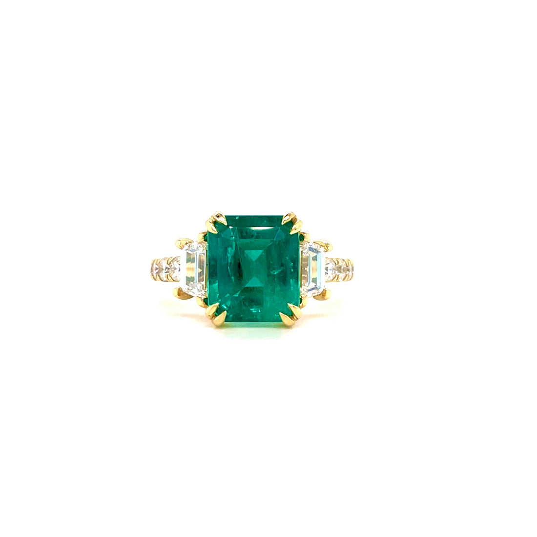 18k yellow gold ring with emerald center stone and diamond side accents